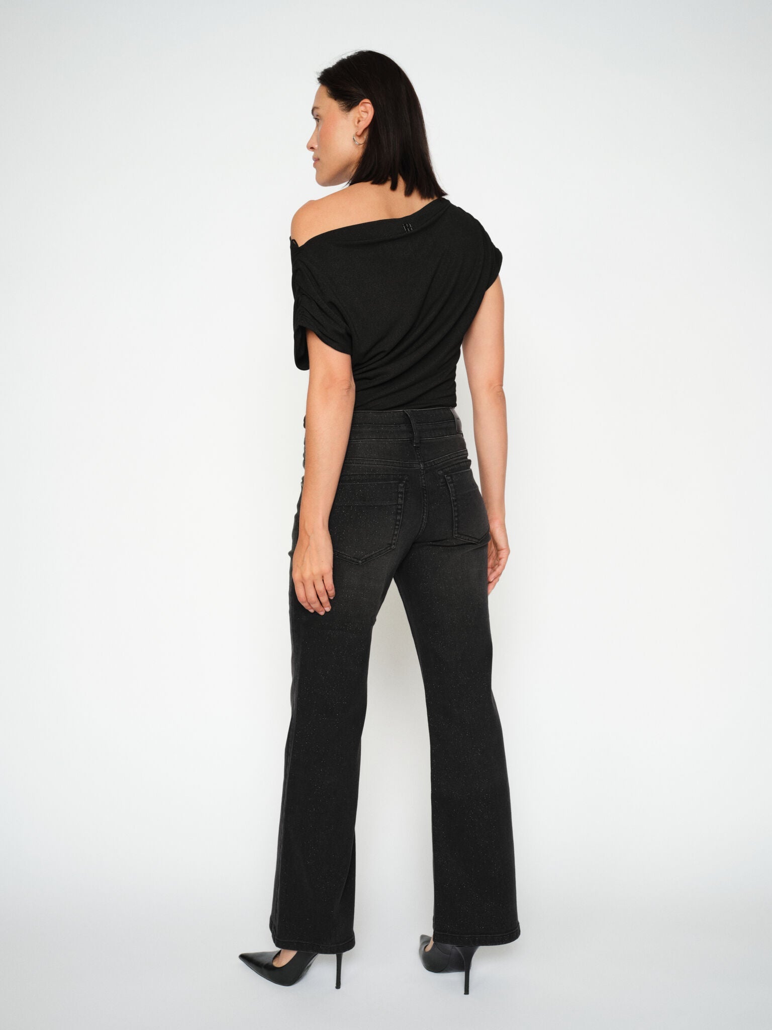 Modelshot / Black / Detail